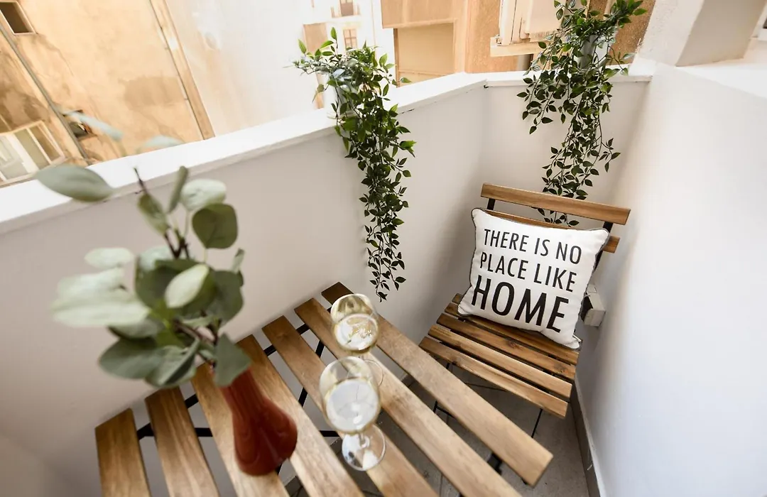 Cozy 2-Bedroom Retreat In The Heart Of History-1